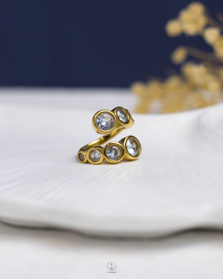 white struas gold ring