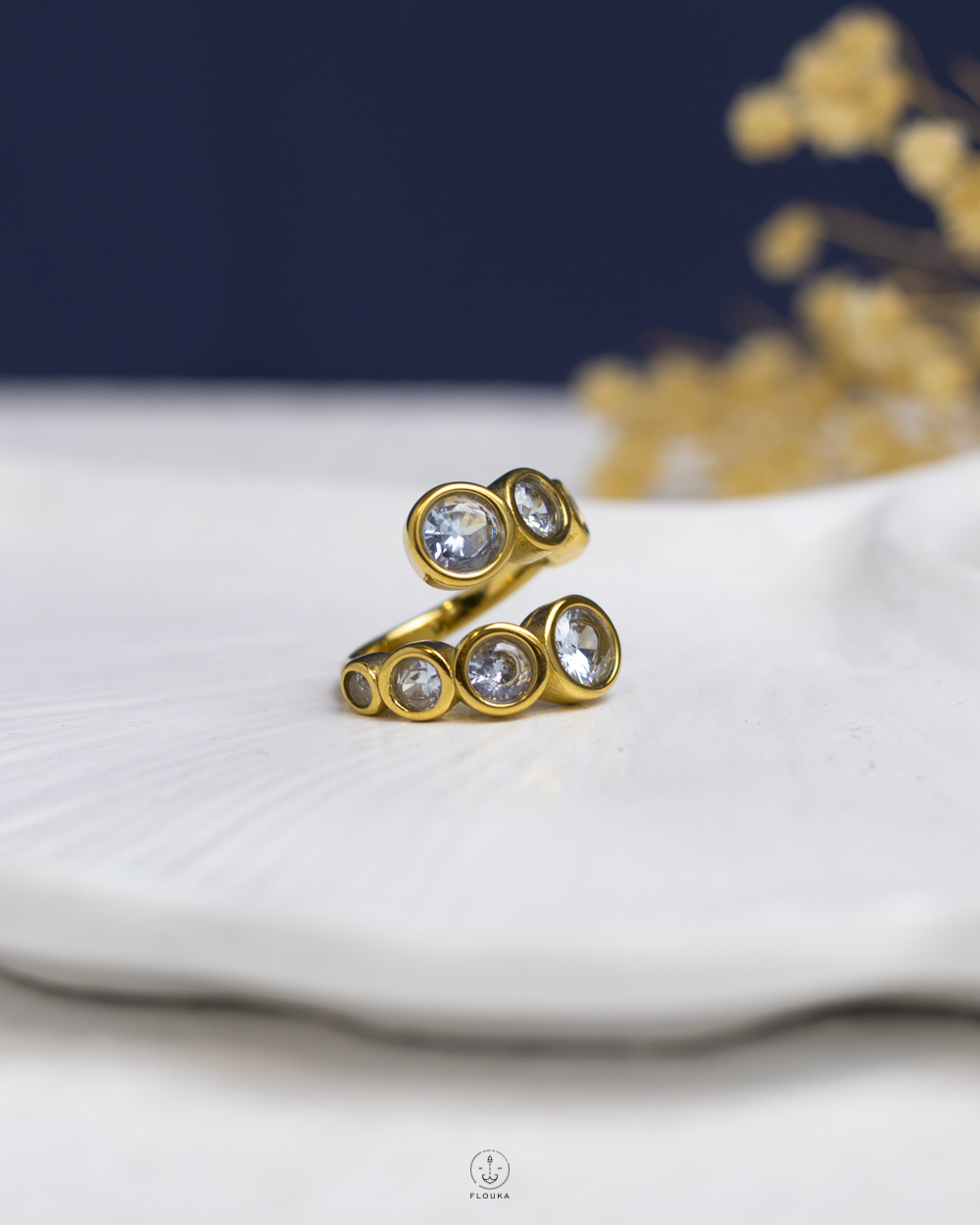 1763585572_r1112.jpg white struas gold ring