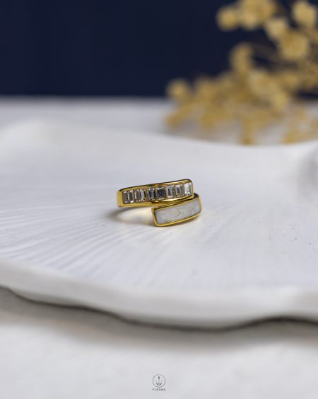 white crystal & rasin heart gold ring