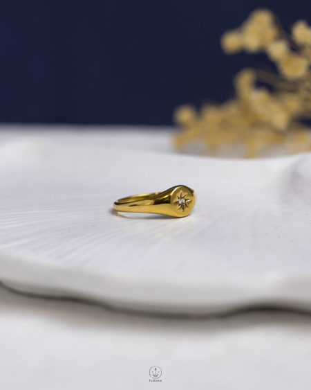 white struas space star gold ring