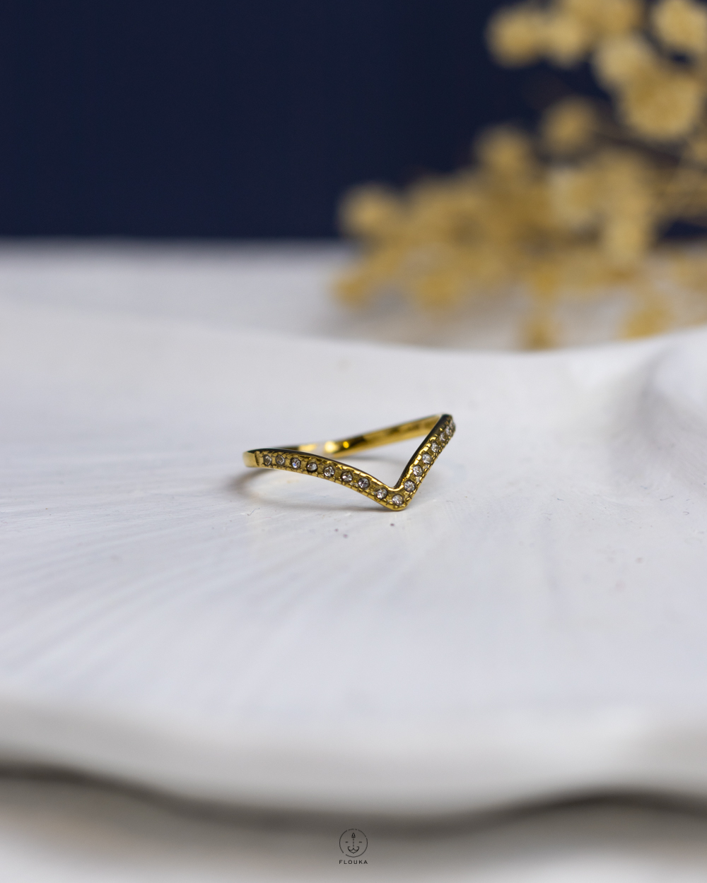 1763586326_r1104.jpg struas tiny gold ring