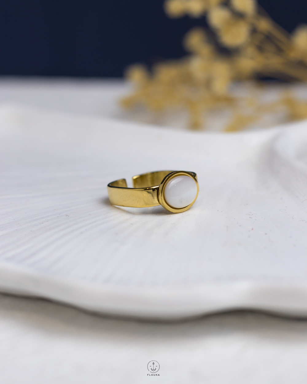 1763587632_r1071.jpg white rasin gold square ring