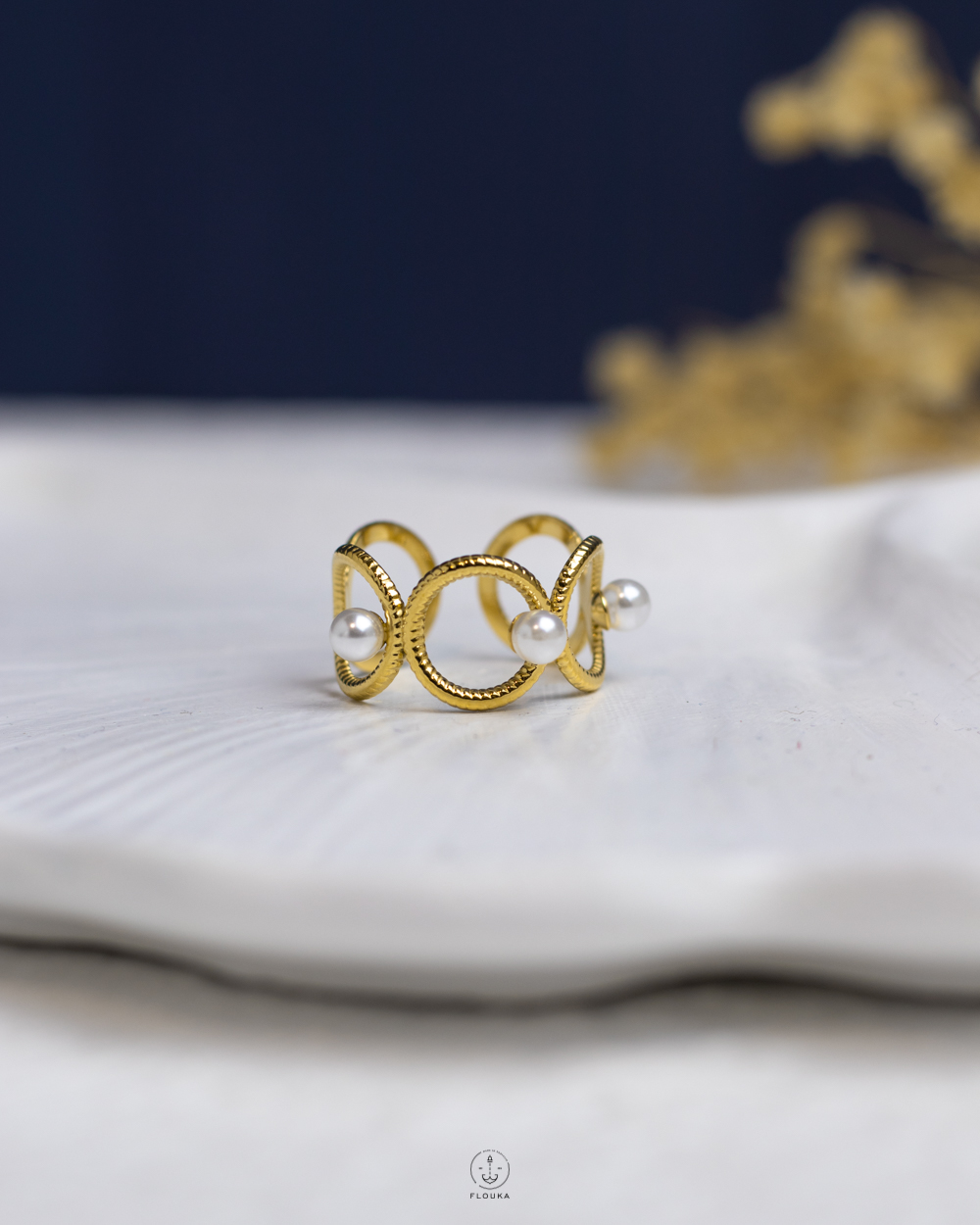 1763587829_r0995.jpg white beads gold circle ring