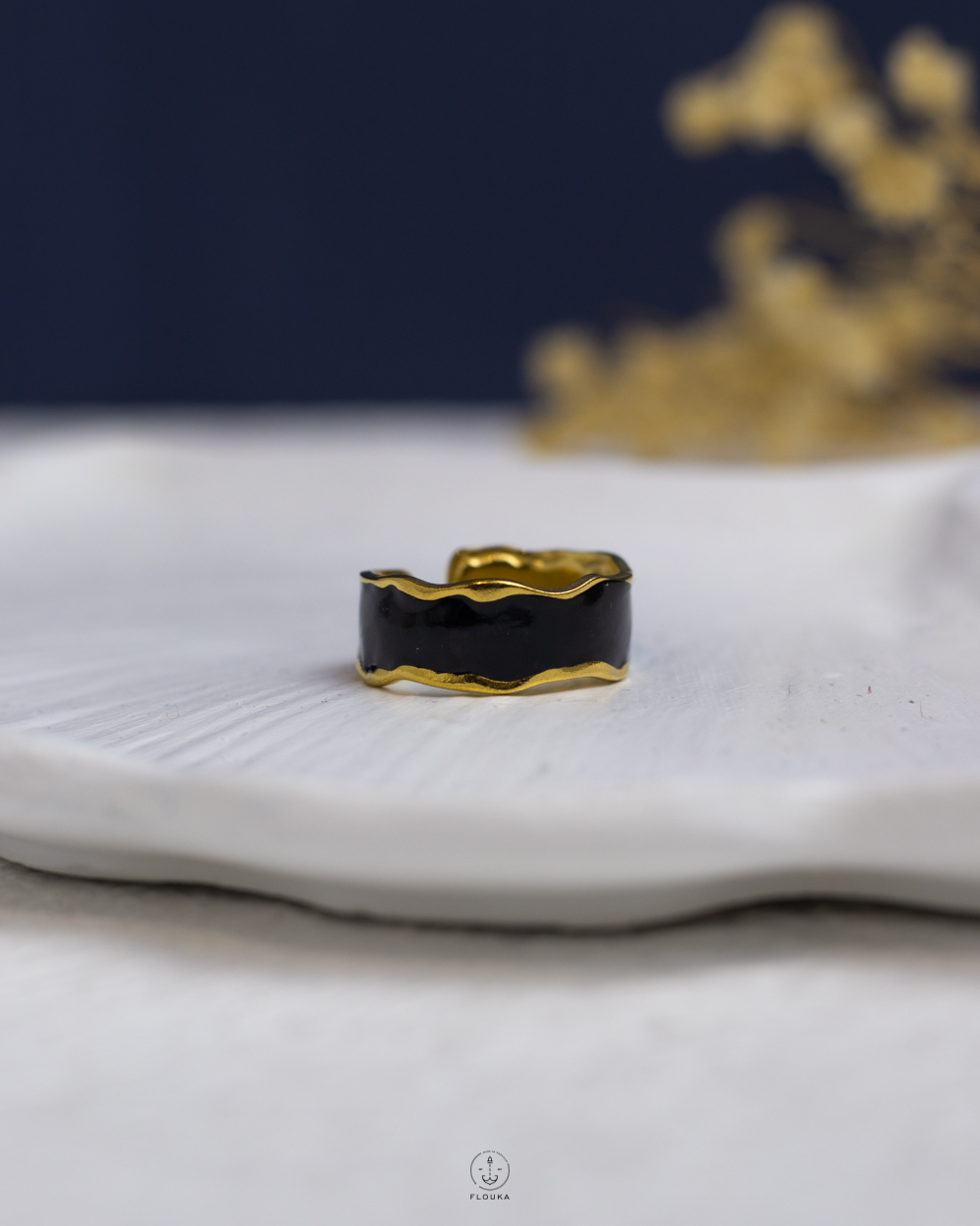 1763588553_r1084.jpg black rasin gold ring