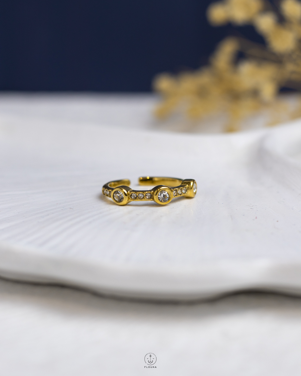 1763589964_r1137.jpg tiny struas gold ring