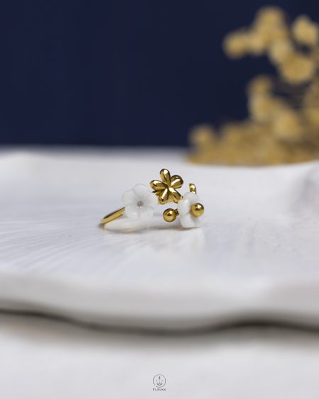 white & gold flower gold ring