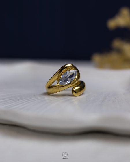 white struas gold free size ring