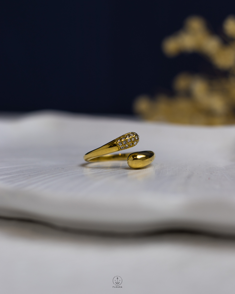 1763654804_r1134.jpg white struas gold ring