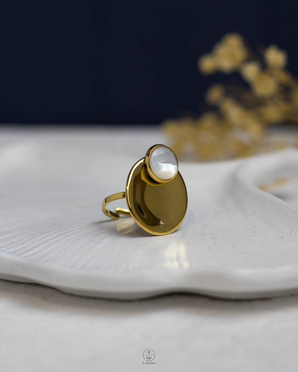 1763654830_r1014.jpg white rasin circle gold free size ring