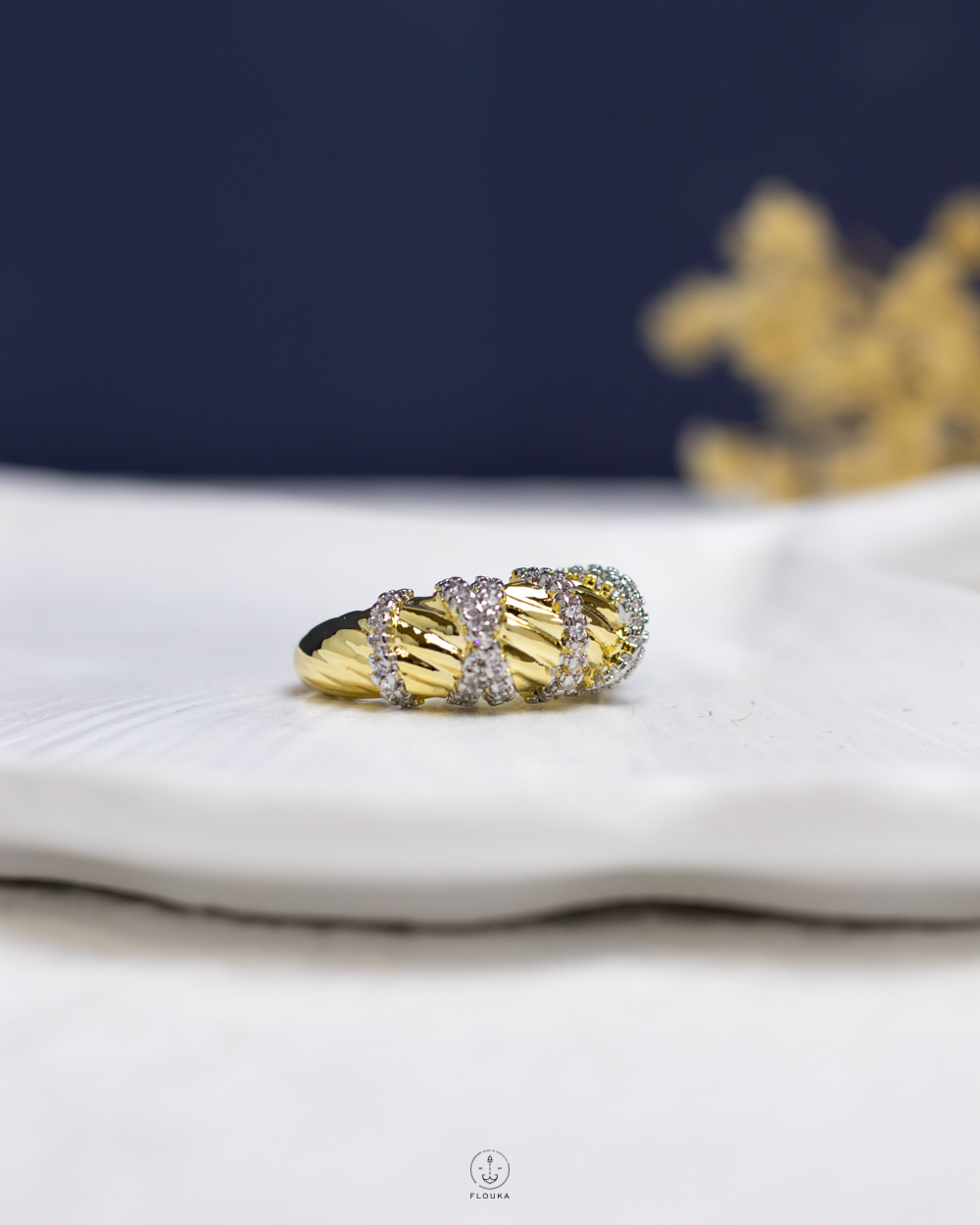 1764108870_r1152.jpg silver struas gold croissant ring