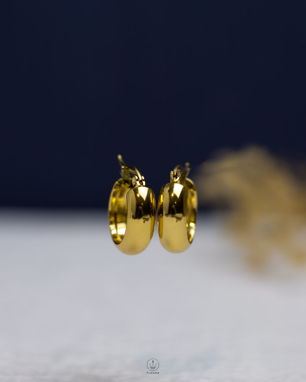 1764185832_e0928.jpg basic gold hoop earring