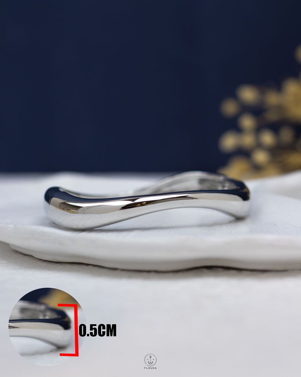 1764718419_o1104.jpg tiny silver curve bangle