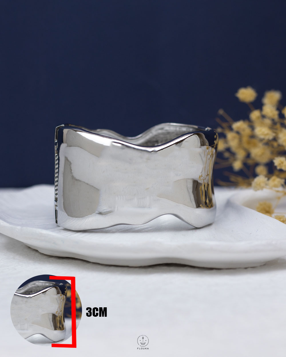 1764875002_o1081.jpg silver curve chunky bangle