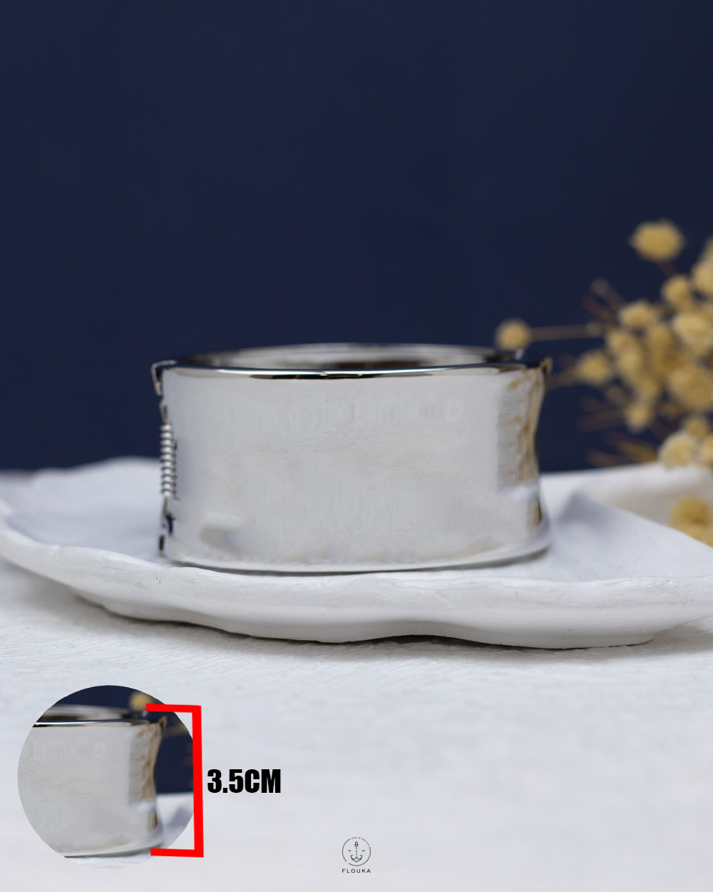 1764875294_O1041.jpg silver curve chunky bangel