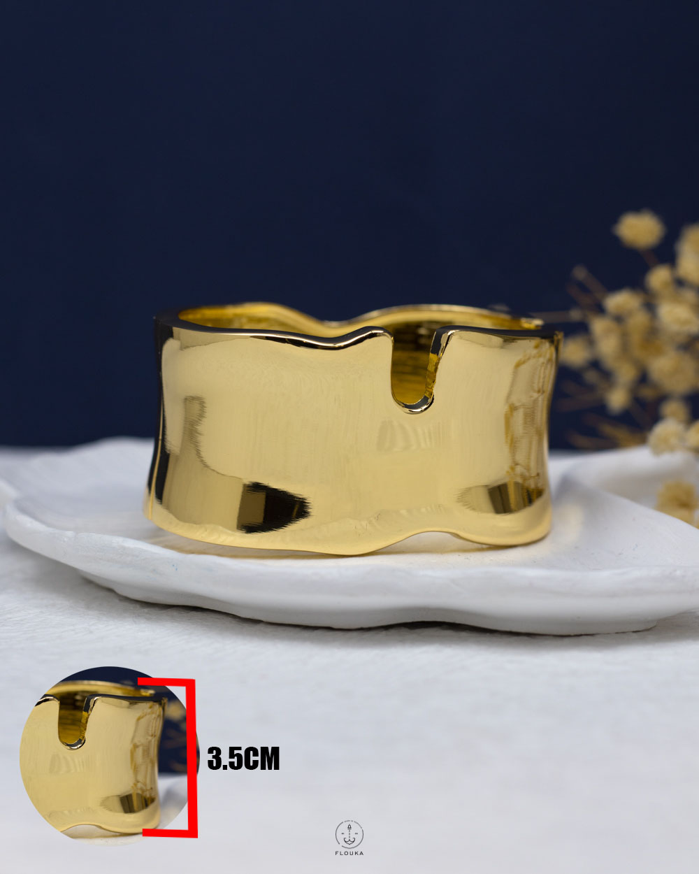 1764876185_o1102.jpg gold curve chunky bangle