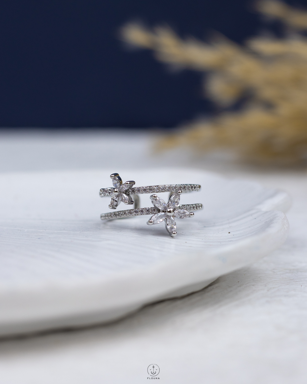 1765739163_r1174.jpg white straus flower silver ring