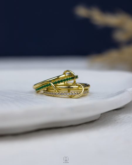 four green struas gold ring